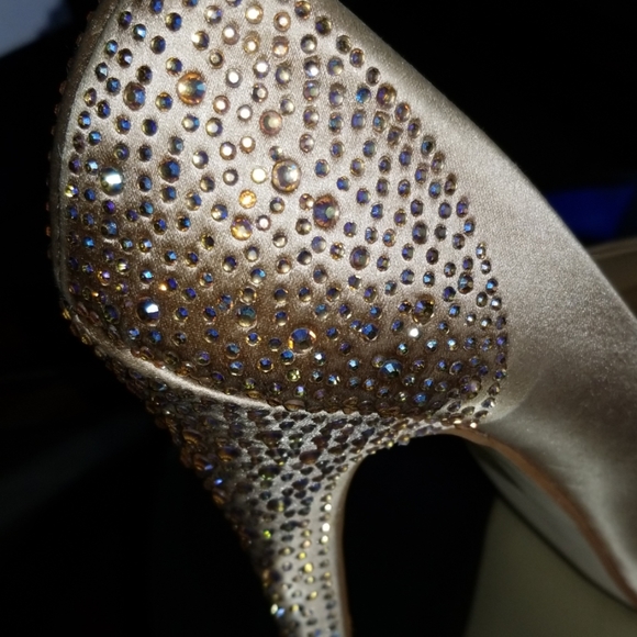 Steve Madden Gold Swarovski studded Heels - Picture 3 of 8